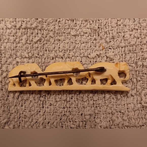 Vintage 4pc lot elephant bracelet, pin and charms - Picture 8 of 10